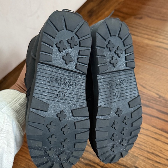 Cat & Jack Black Toddler Shoes with Velcro Strap Fleece Lined Size 11 - Picture 2 of 6